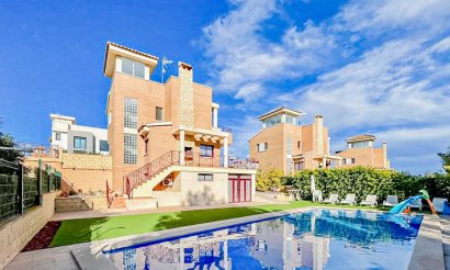 Resale - Villa - La Nucía - Montebello