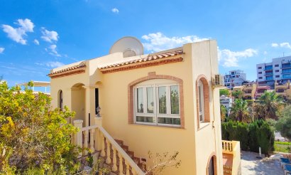 Resale - Villa - Orihuela Costa - Villamartin
