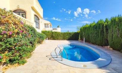 Resale - Villa - Orihuela Costa - Villamartin