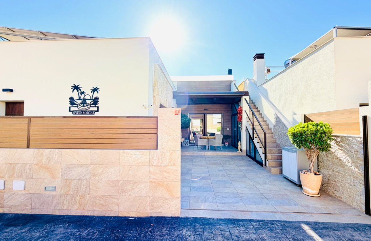 Revente - Villa / Semi detached - Los Montesinos