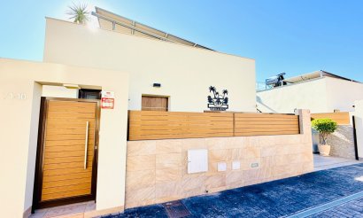 Revente - Villa / Semi detached - Los Montesinos