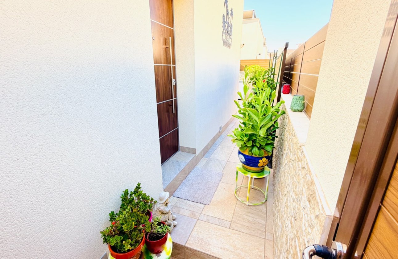 Revente - Villa / Semi detached - Los Montesinos