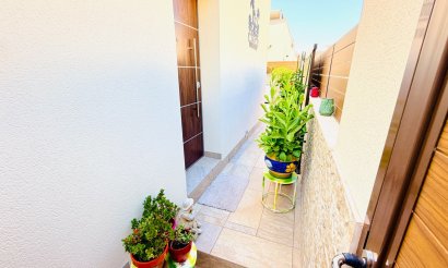 Revente - Villa / Semi detached - Los Montesinos