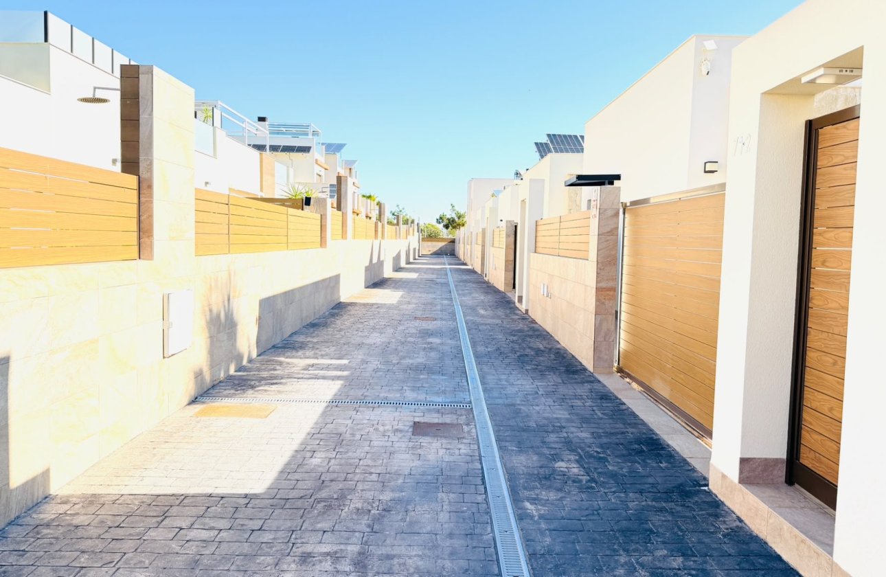 Revente - Villa / Semi detached - Los Montesinos
