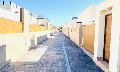 Revente - Villa / Semi detached - Los Montesinos