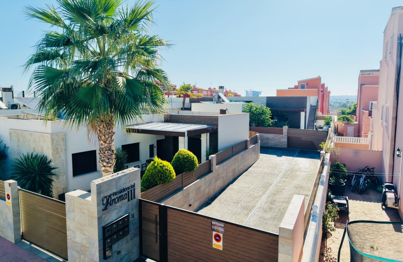Revente - Villa / Semi detached - Los Montesinos