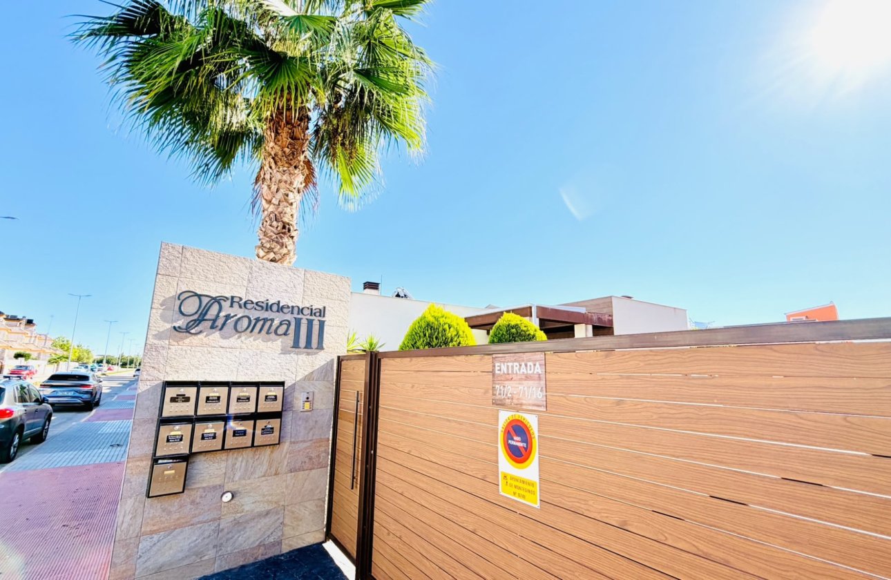Revente - Villa / Semi detached - Los Montesinos