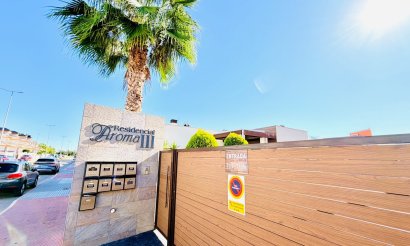 Revente - Villa / Semi detached - Los Montesinos