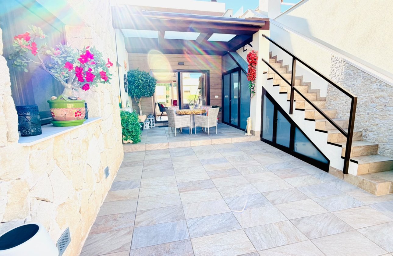 Revente - Villa / Semi detached - Los Montesinos