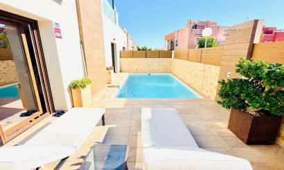 Revente - Villa / Semi detached - Los Montesinos
