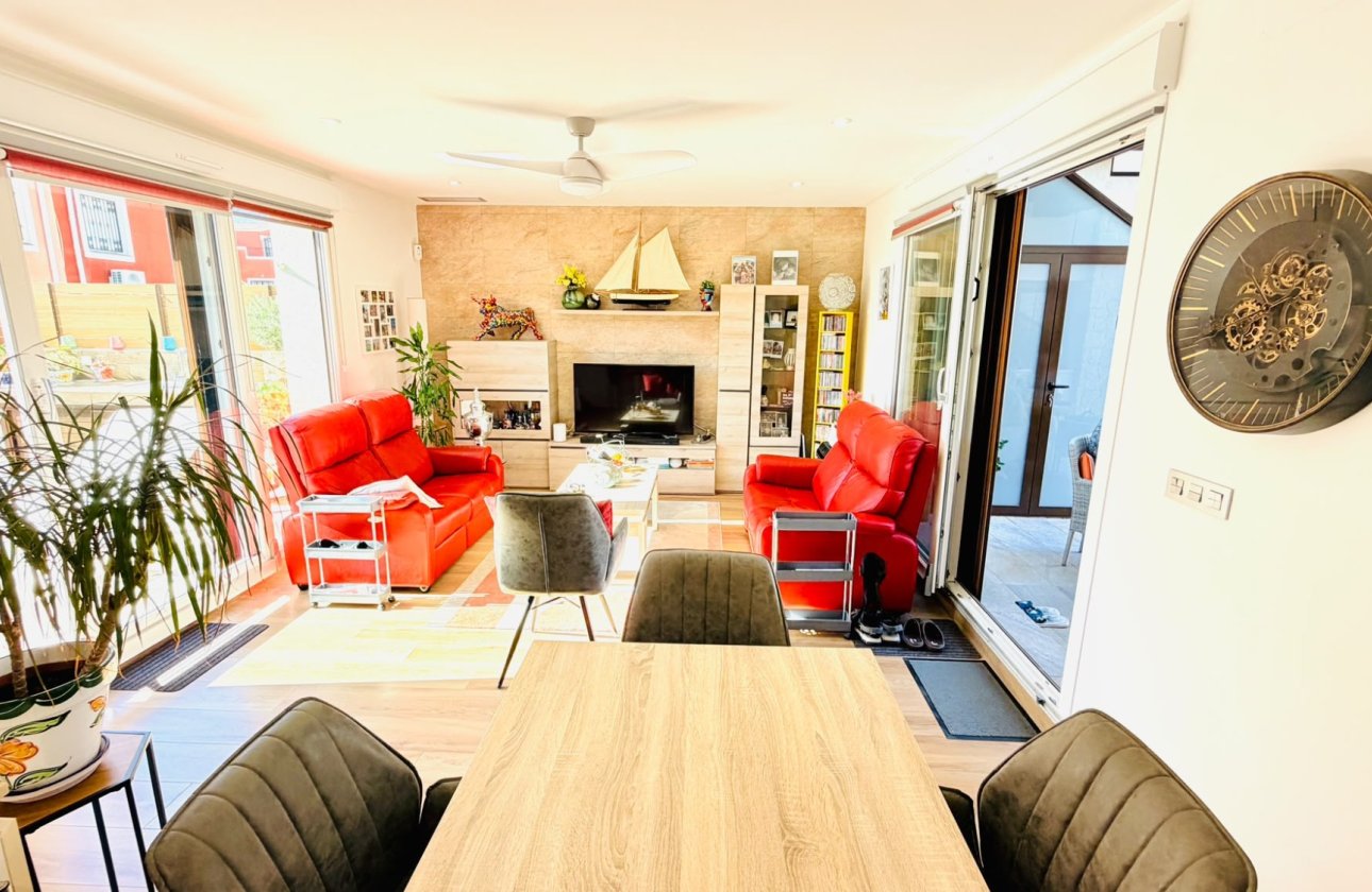 Revente - Villa / Semi detached - Los Montesinos