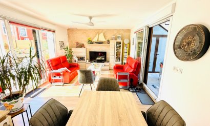 Revente - Villa / Semi detached - Los Montesinos