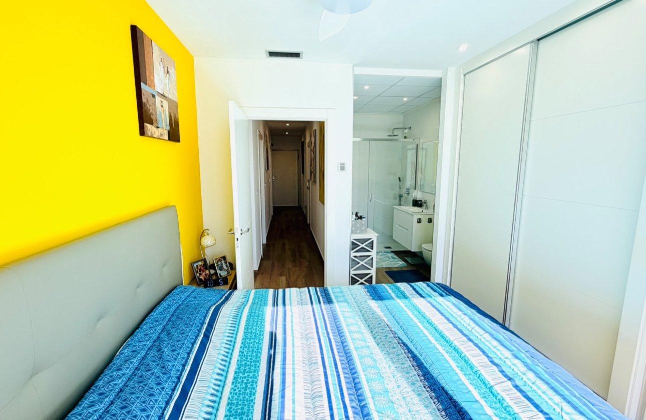 Revente - Villa / Semi detached - Los Montesinos