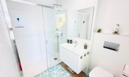 Revente - Villa / Semi detached - Los Montesinos