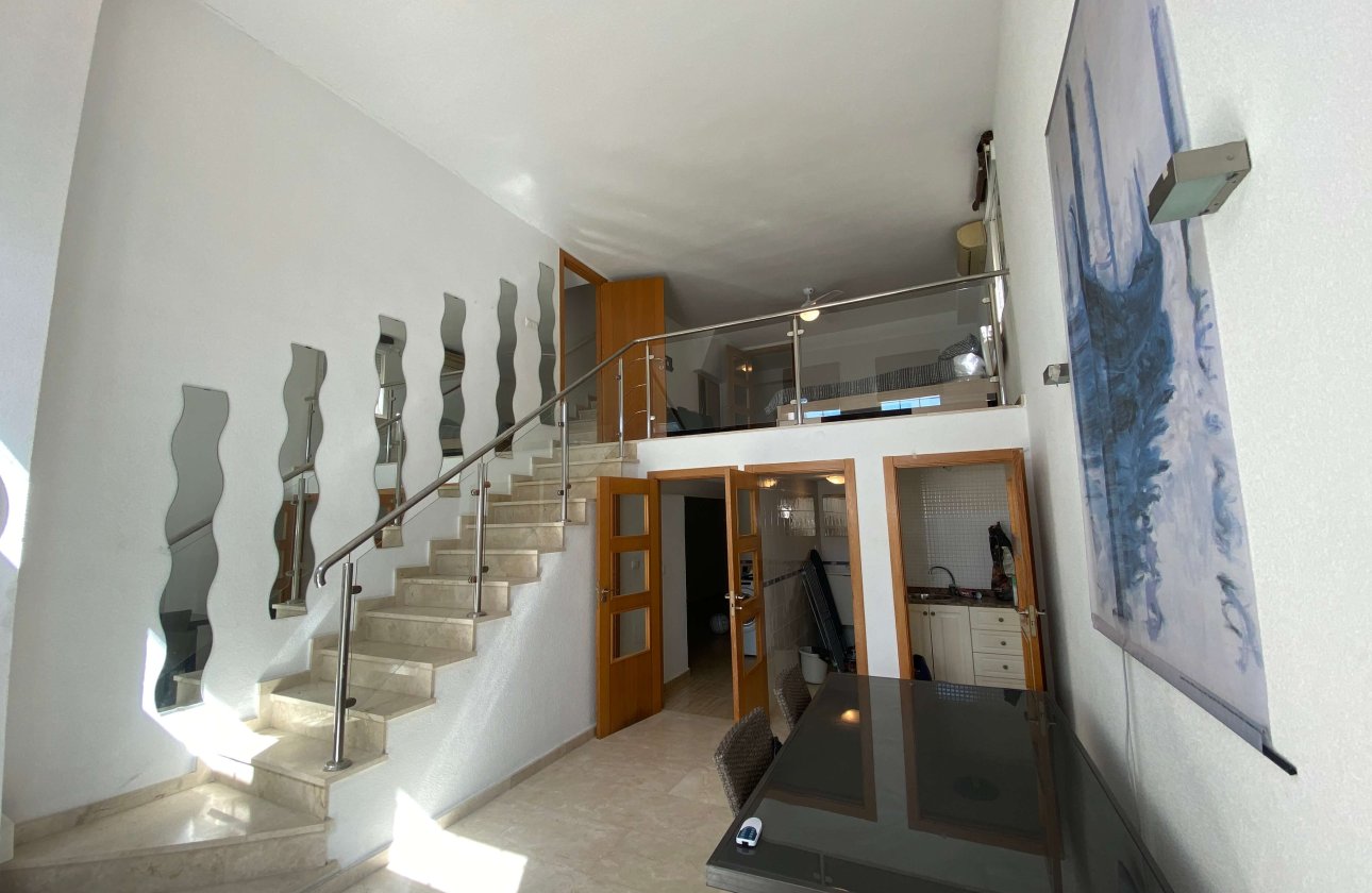 Resale - Villa / Semi detached - Villamartin