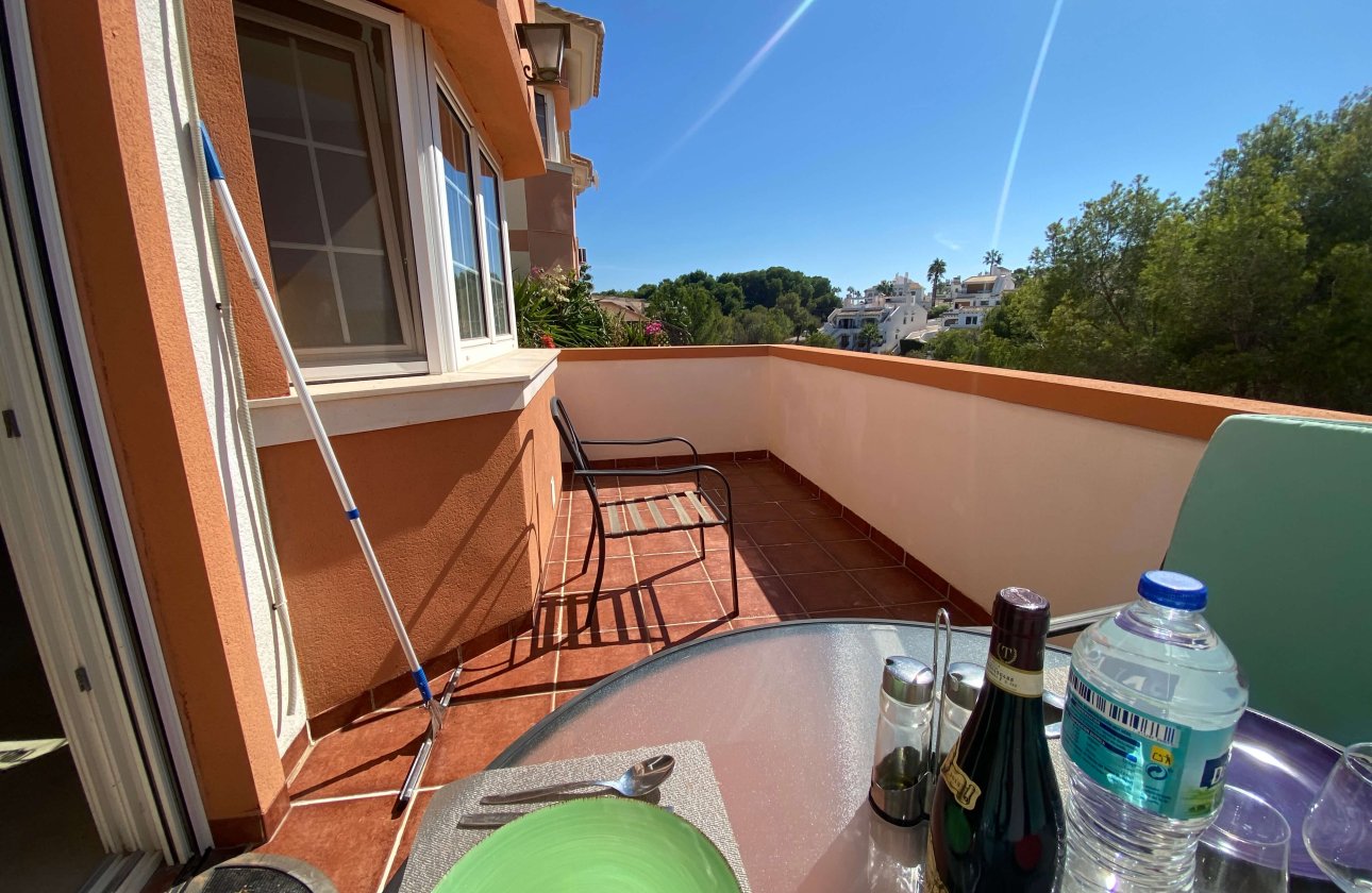 Resale - Villa / Semi detached - Villamartin