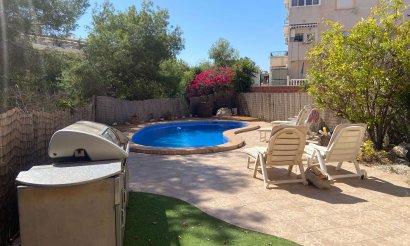 Resale - Villa / Semi detached - Villamartin