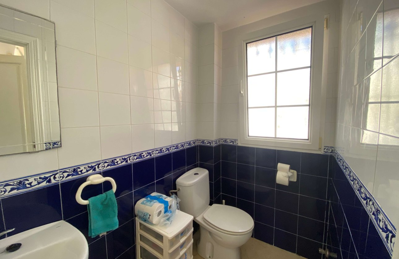 Resale - Villa / Semi detached - Villamartin