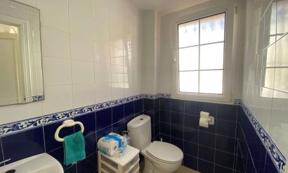 Resale - Villa / Semi detached - Villamartin