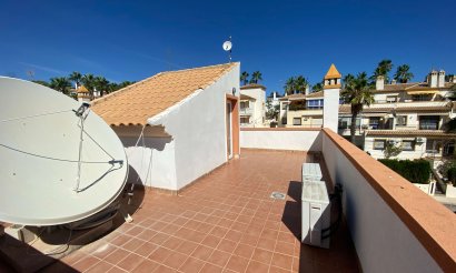 Resale - Villa / Semi detached - Villamartin