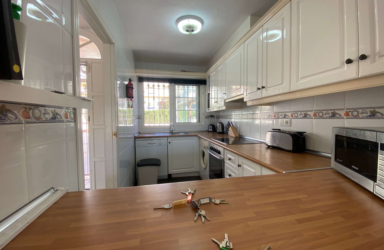 Resale - Villa / Semi detached - Villamartin