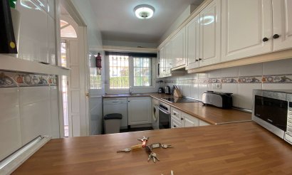 Resale - Villa / Semi detached - Villamartin