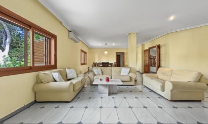 Resale - Villa - Orihuela Costa - Campoamor