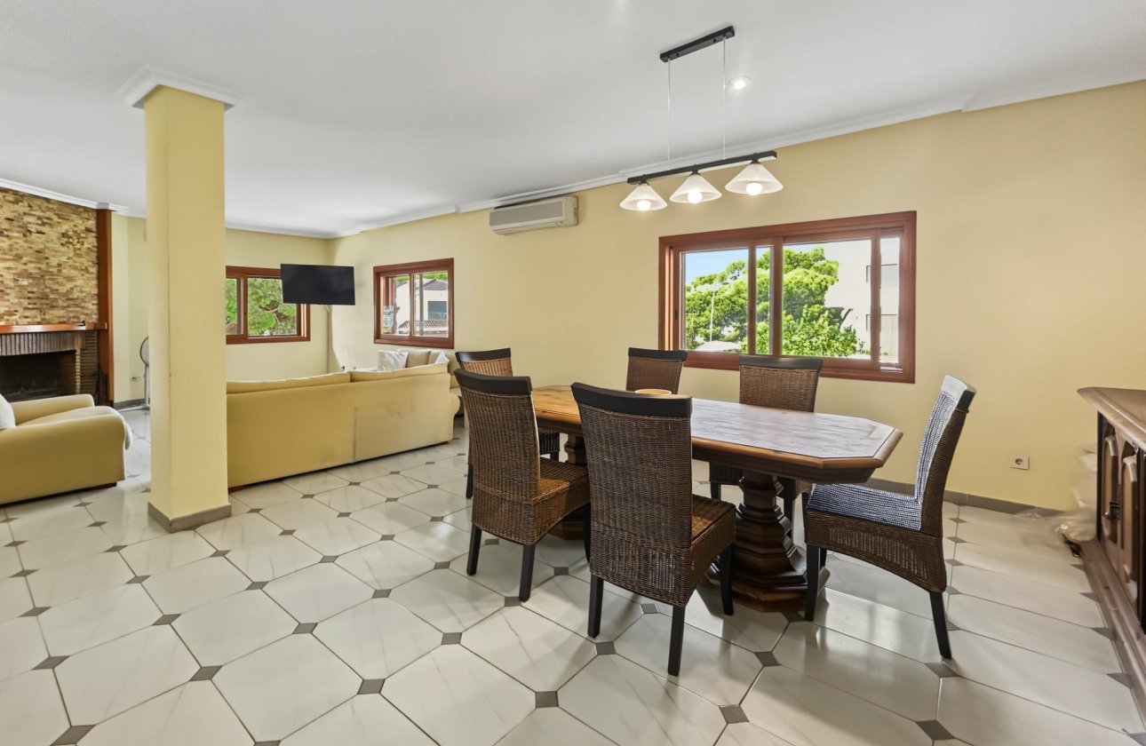 Resale - Villa - Orihuela Costa - Campoamor