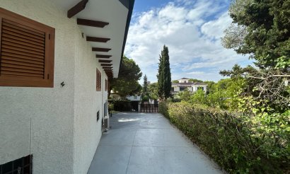 Resale - Villa - Orihuela Costa - Campoamor