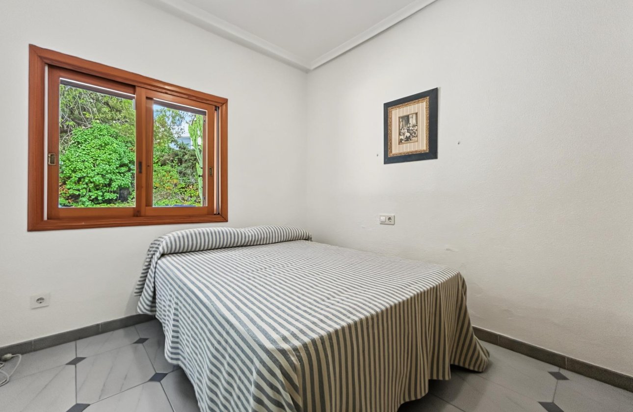 Resale - Villa - Orihuela Costa - Campoamor