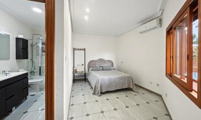 Resale - Villa - Orihuela Costa - Campoamor