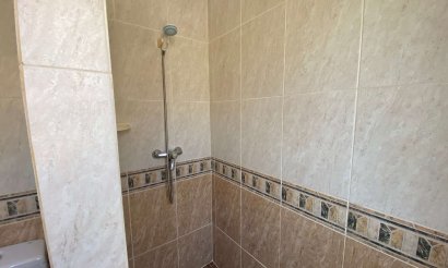 Resale - Villa / Semi detached - Villamartin