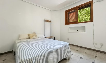 Resale - Villa - Orihuela Costa - Campoamor