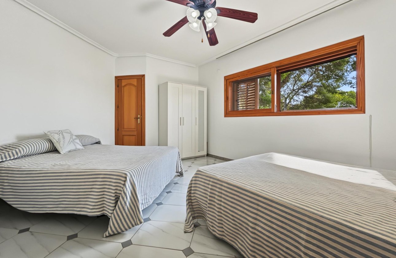 Resale - Villa - Orihuela Costa - Campoamor