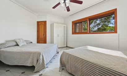 Resale - Villa - Orihuela Costa - Campoamor