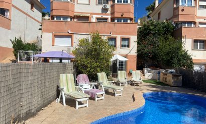 Resale - Villa / Semi detached - Villamartin