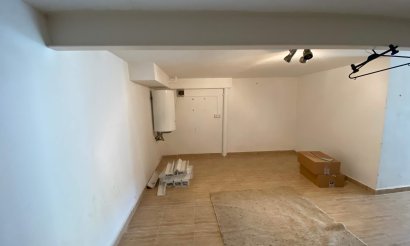 Resale - Villa / Semi detached - Villamartin