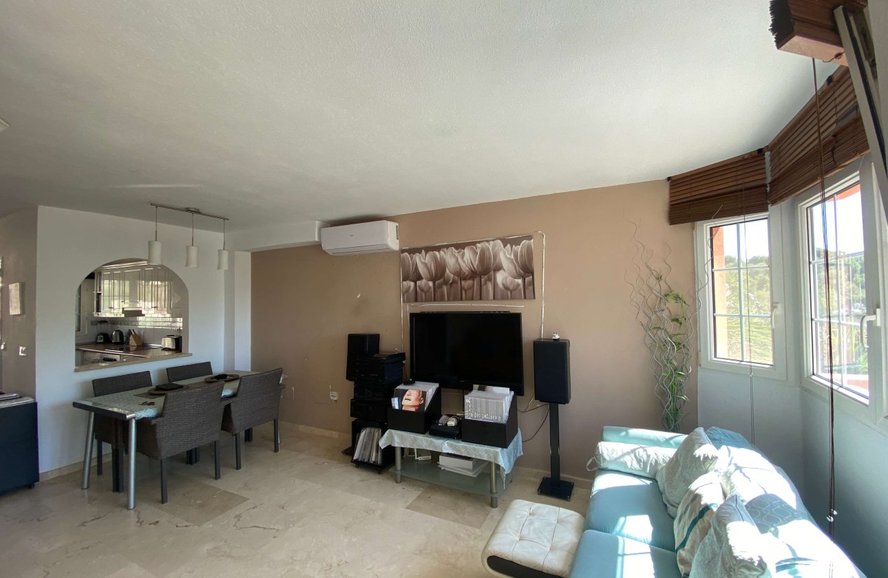 Resale - Villa / Semi detached - Villamartin