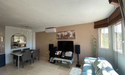 Resale - Villa / Semi detached - Villamartin