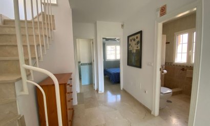 Resale - Villa / Semi detached - Villamartin