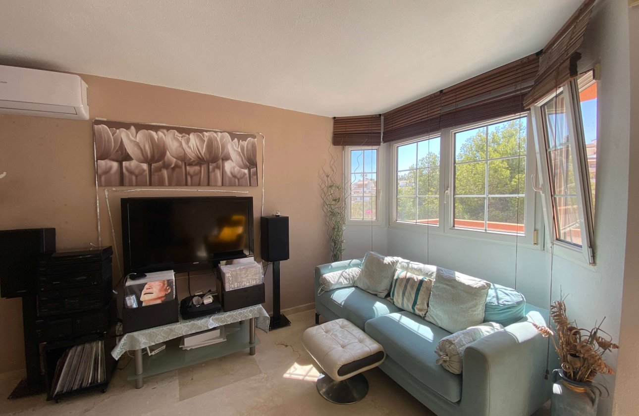 Resale - Villa / Semi detached - Villamartin