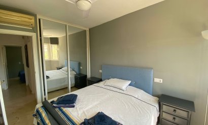 Resale - Villa / Semi detached - Villamartin