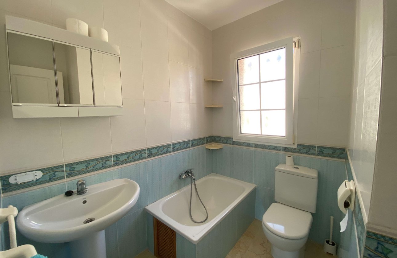 Resale - Villa / Semi detached - Villamartin