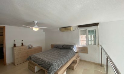 Resale - Villa / Semi detached - Villamartin