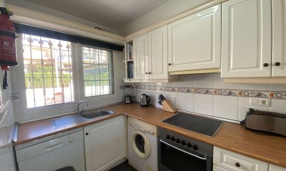 Resale - Villa / Semi detached - Villamartin
