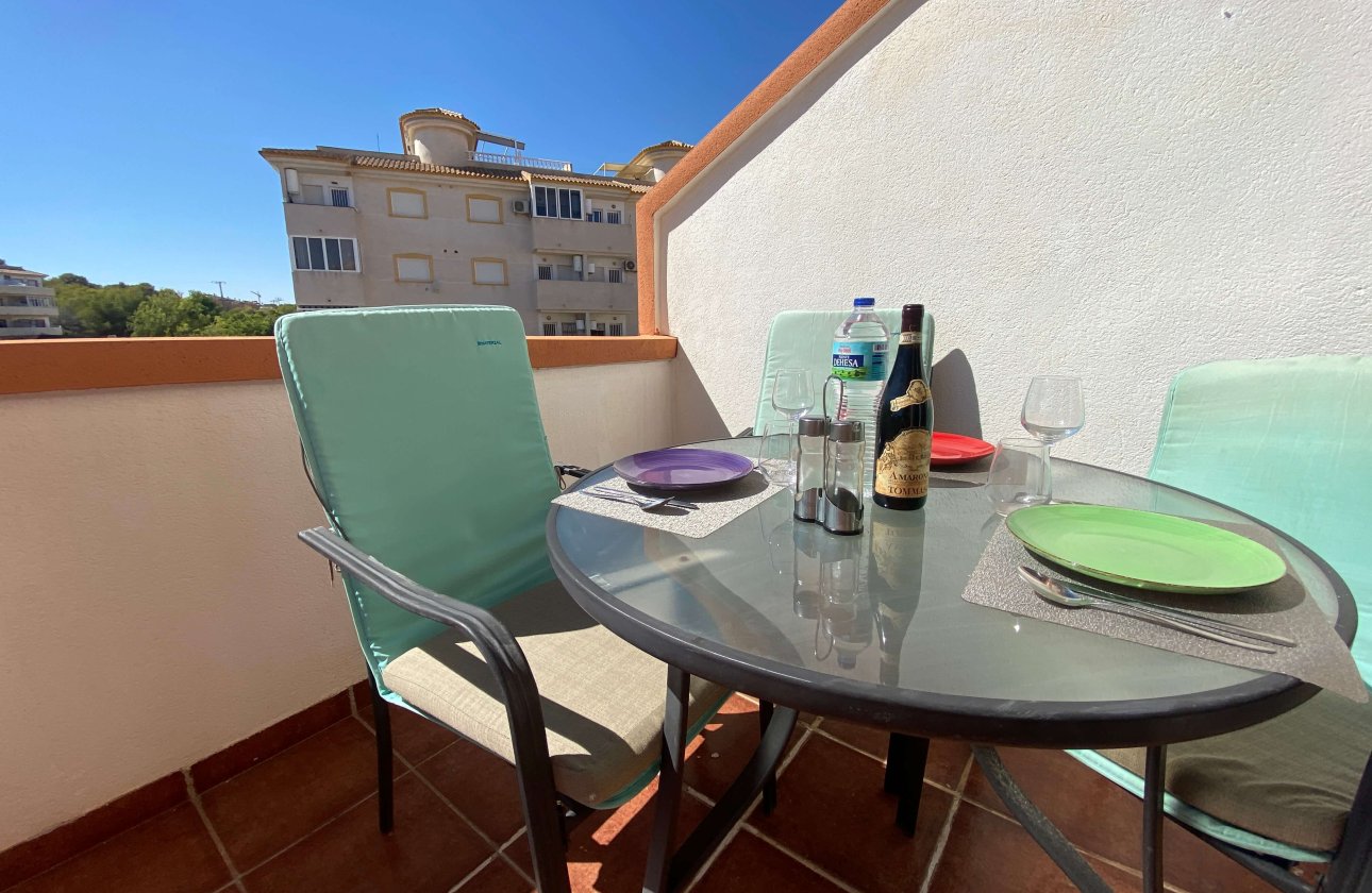 Resale - Villa / Semi detached - Villamartin