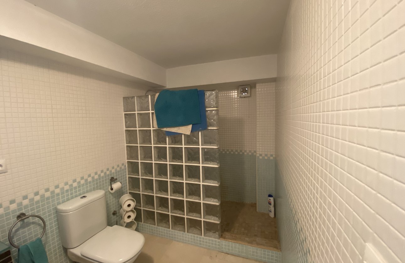 Resale - Villa / Semi detached - Villamartin