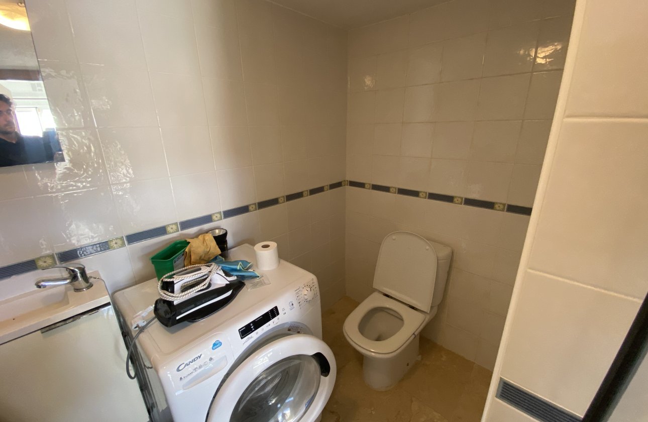 Resale - Villa / Semi detached - Villamartin