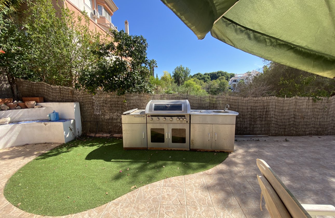 Resale - Villa / Semi detached - Villamartin
