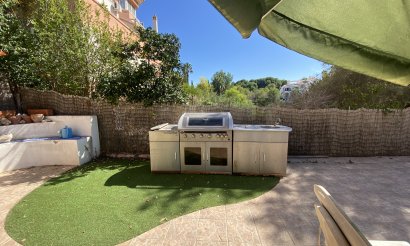Resale - Villa / Semi detached - Villamartin